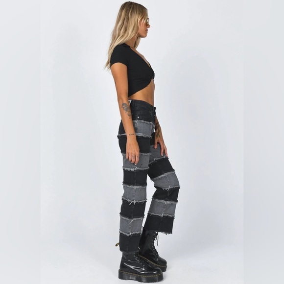 The Ragged Priest - Women's
Infringement Charcoal Black Straight Jeans Size 28 - Picture 2 of 10